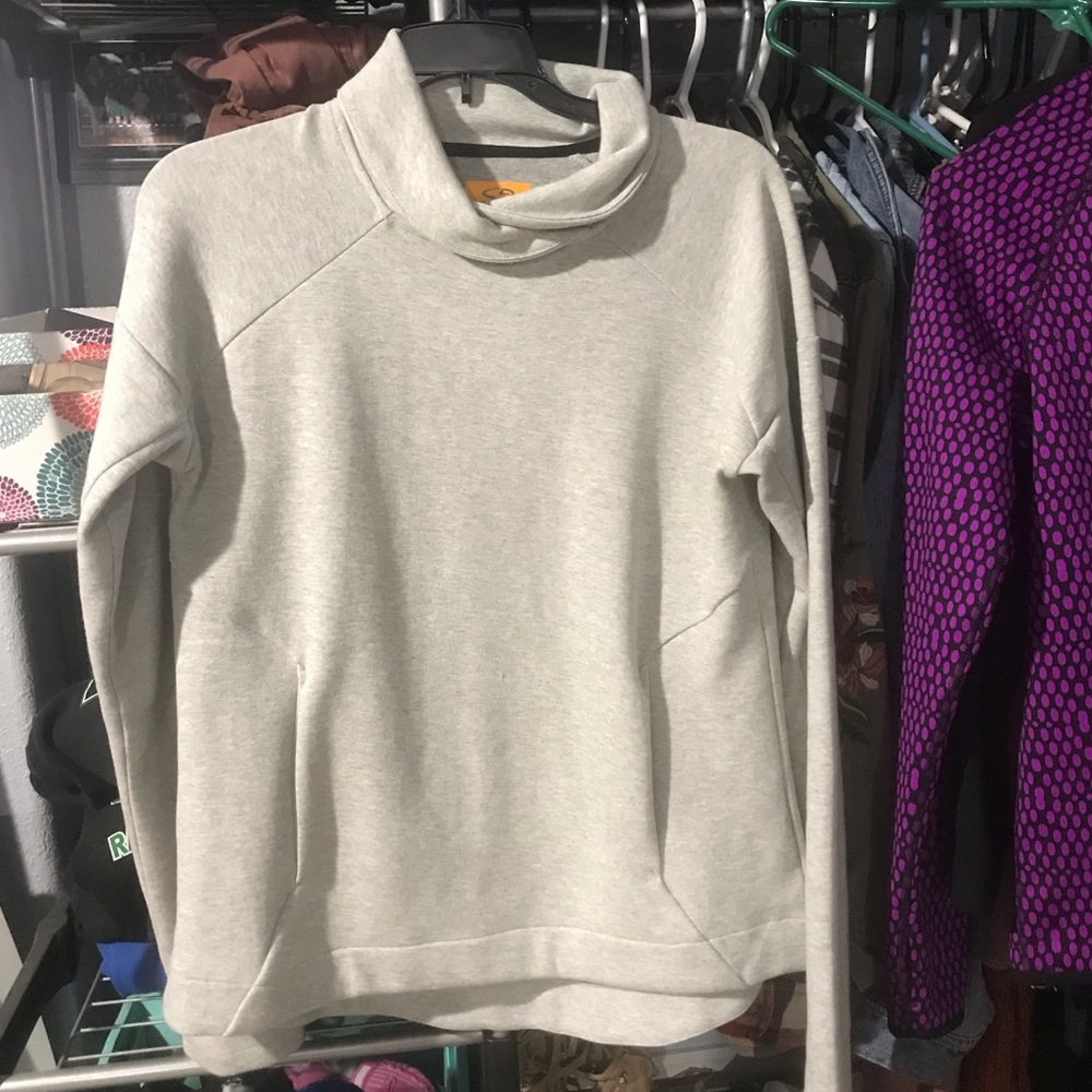 Women’s grey pullover